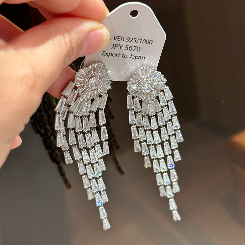 Phong Cách Mới Dài Zircon Hoa Ánh Sáng Bông Tai Tua Rua Sang Trọng