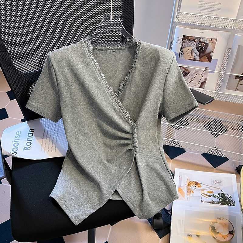 Áo thun nữ mùa hè 2025 ren mới cổ chữ V giảm béo eo cinching thời trang dáng rộng sang trọng giản dị hàng đầu