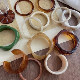 Vòng tay mở tròn màu nhựa Smudge thời trang retro cá tính - Phụ kiện tay