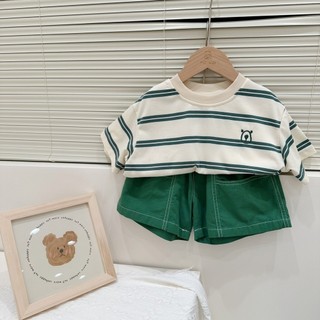 Bộ đồ mùa hè mới cho bé trai màu xanh lá, áo thun ngắn tay sọc phong cách Hàn Quốc và quần short hai mảnh cho trẻ nhỏ và bé trai nhỏ
