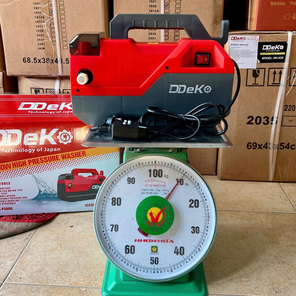 Máy Rửa Xe Gia Đình DEKO DK-P3000A Có Chỉnh Áp, Lõi Đồng, Lưu Lượng 11 L/P, Có ốp bảo vệ mặt đồng hồ