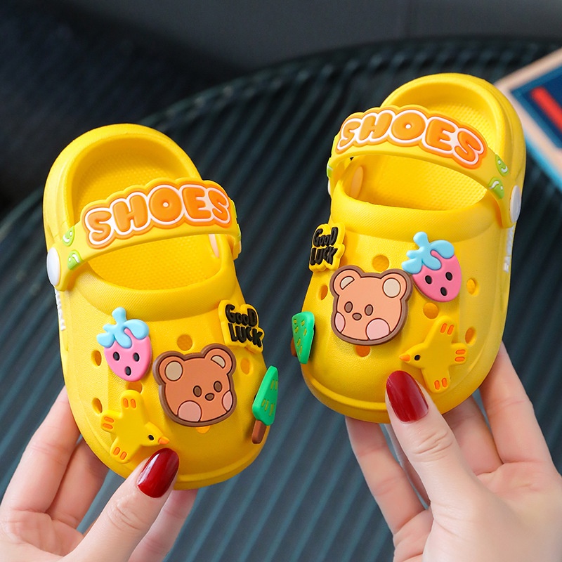 Giày Sandal Cho Bé  Đế Mềm Chống Trượt In Hình Hoạt Hình Dễ Thương Thời Trang Mùa Hè Dành Cho Trẻ Em