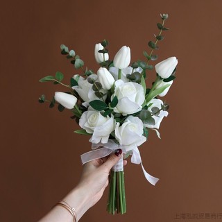 Bó hoa cưới cầm tay cho cô dâu màu trắng tinh khôi nhiều mẫu CEVERIA