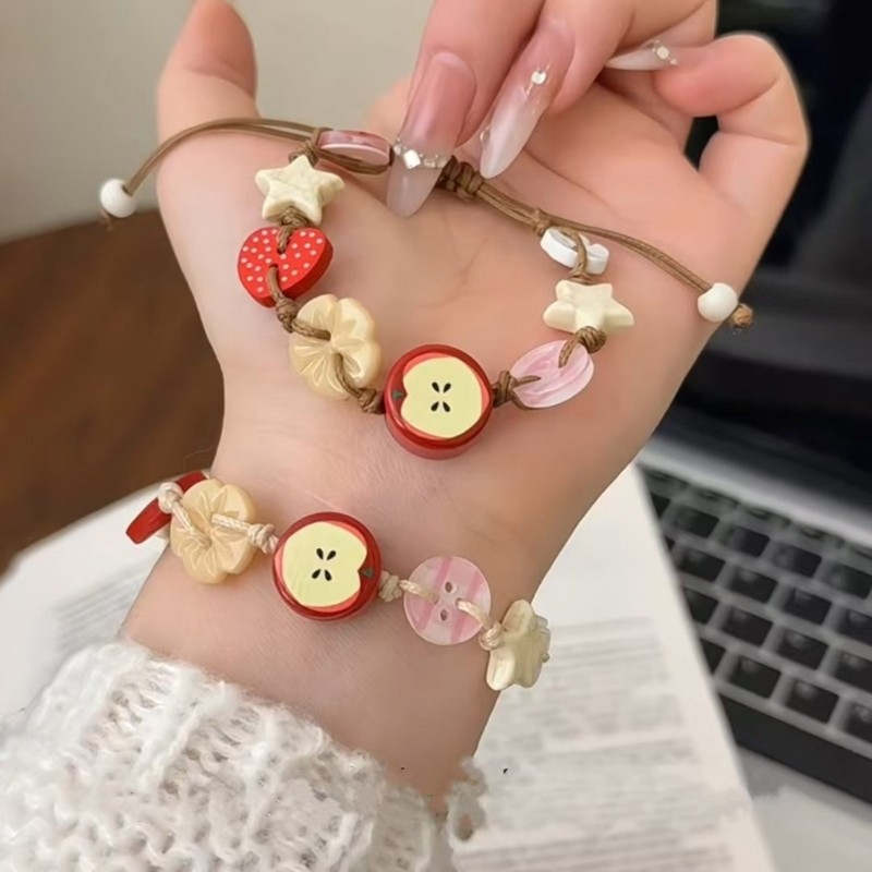 Vòng tay theo chủ đề quả táo trẻ trung MIS có chất liệu nhựa chắc chắn và dây màu thanh lịch độc đáo Sử dụng hàng ngày thông thường We