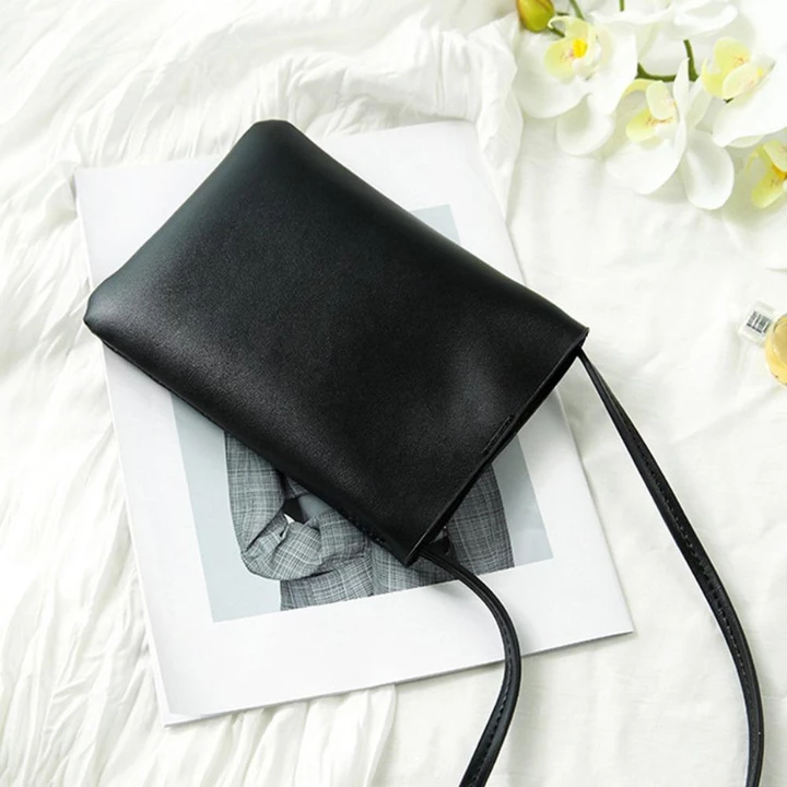 Women's Minimalist Shoulder Bag – Water-Resistant – 5
