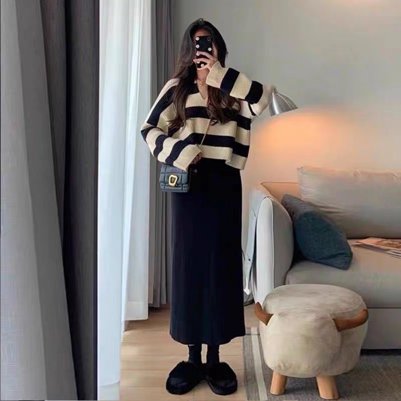 Set Đầm Hai Dây + Áo Thun Tay Dài Kẻ Sọc Thời Trang Thu Đông Cho Mẹ Bầu