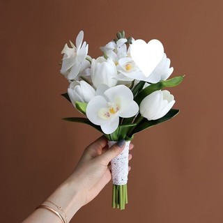 Bó hoa cưới cầm tay cho cô dâu màu trắng tinh khôi nhiều mẫu CEVERIA