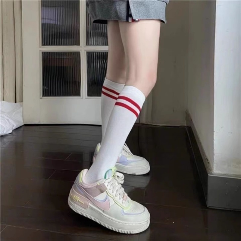 Đôi Vớ Cotton Dài Qua Gối Họa Tiết Sọc Trắng Đen Thời Trang Dành Cho Nữ