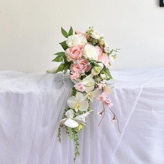Bó hoa tròn hàn quốc cầm tay cho cô dâu từ hoa sáp, hoa lụa, hoa cao su dáng thác đổ nhẹ nhàng kt 50*25*25 cm