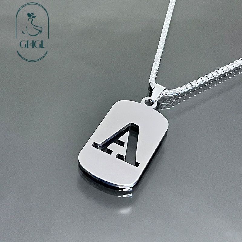 [Ghgl] Vòng cổ chữ cái tiếng Anh 26 ký tự Dây thép titan Nam Nữ Vòng cổ cặp đôi Phụ kiện quần áo Quà tặng cho bạn gái