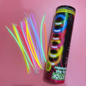 Combo 100 que phát sáng dạ quang cho bé
