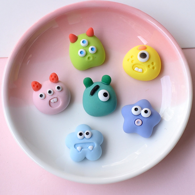 Khóa giày lỗ quái vật nhỏ dễ thương Khóa giày Busch Khóa giày Khóa giày Lỗ hoa Khóa giày Zhibixing crocs Khóa giày Nhãn dán tủ lạnh Phụ kiện Vỏ điện thoại Mũ đội đầu Bông tai Chất liệu Trang trí xe hơi Phụ kiện DIY vui nhộn Khóa giày có thể tháo rời ins G