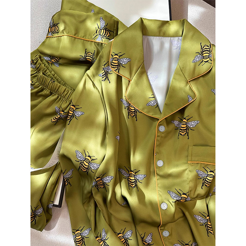 Ánh Sáng Sang Trọng Phong Cách Mới Ong Nhỏ Minh Họa Bộ Đồ Ngủ Nữ Xuân Hè Phong Cách Dài Tay Ice Silk Quà Tặng Bộ Đồ Hai Mảnh Real S