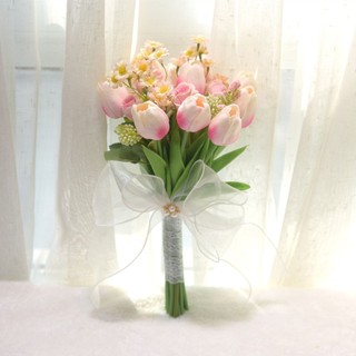 Bó hoa cưới cầm tay cô dâu từ tulip và cúc tana C047 CEVERIA