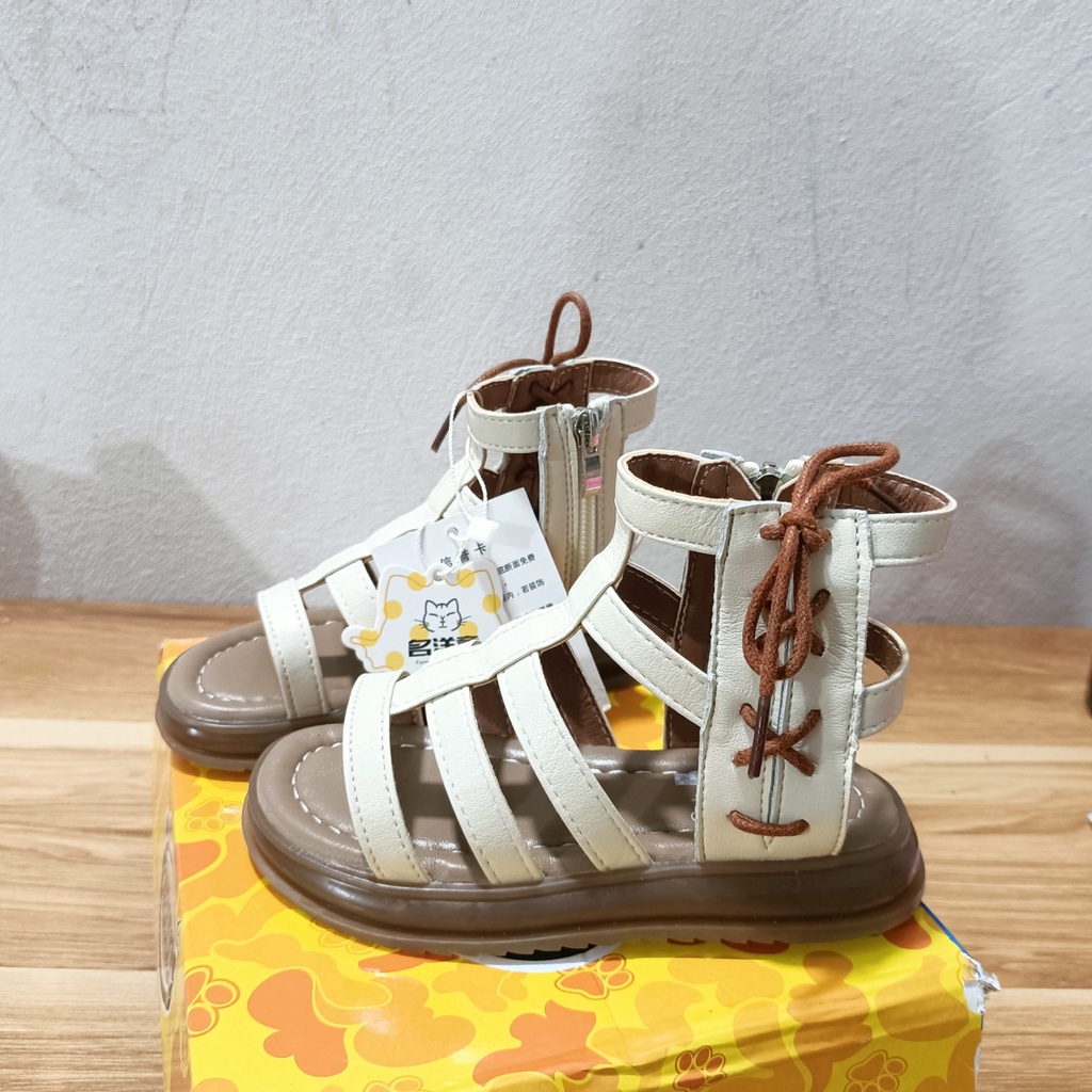 Dép quai hậu cho bé gái -sandal chiến binh cho bé đế chống trượt trắng đen có khóa kéo fullbox 6691 Chip & mom