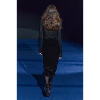 Váy Zara made in Morocco lưng cao Velvet đen khuy gold