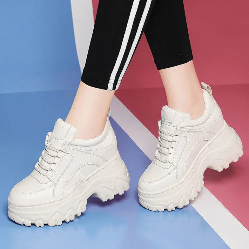 Giày Thể Thao Nữ Xuân Thu Phong Cách Mới Da Mềm Bên Trong Tăng Chiều Cao Đế Dày Bố Giày Influencer Giày Trắng Thường Ngày