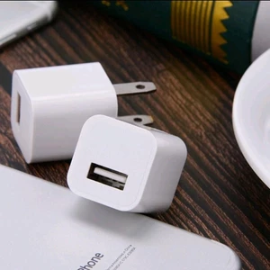 Củ sạc vuông cao cấp 5V dùng để sạc bóng đèn, điện thoại, cóc sạc điện thoại 1A