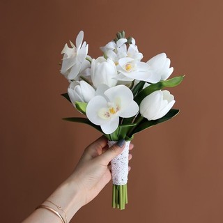 Bó hoa cầm tay cô dâu màu trắng tinh khôi rất nhiều mẫu sang trọng, kiêu hãnh, lãng mạn CEVERIA Kèm hoa cài áo chú rể