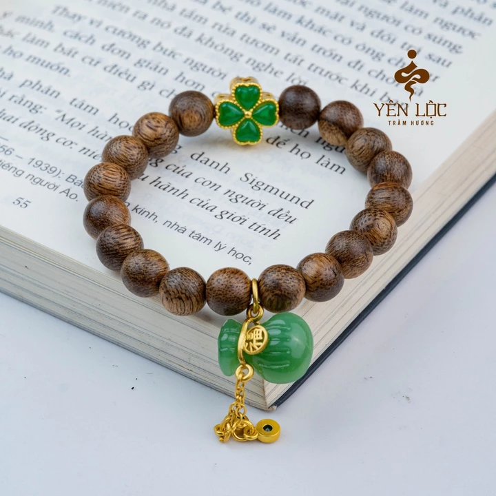 Vòng Trầm Cỏ 4 Lá Bạch Ngọc - Vòng Đơn - Size 8li - Trầm Hương Yên Lộc - (Mua một, tặng một Hộp Gấm)
