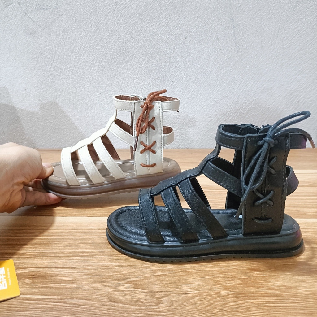 Dép quai hậu cho bé gái -sandal chiến binh cho bé đế chống trượt trắng đen có khóa kéo fullbox 6691 Chip & mom