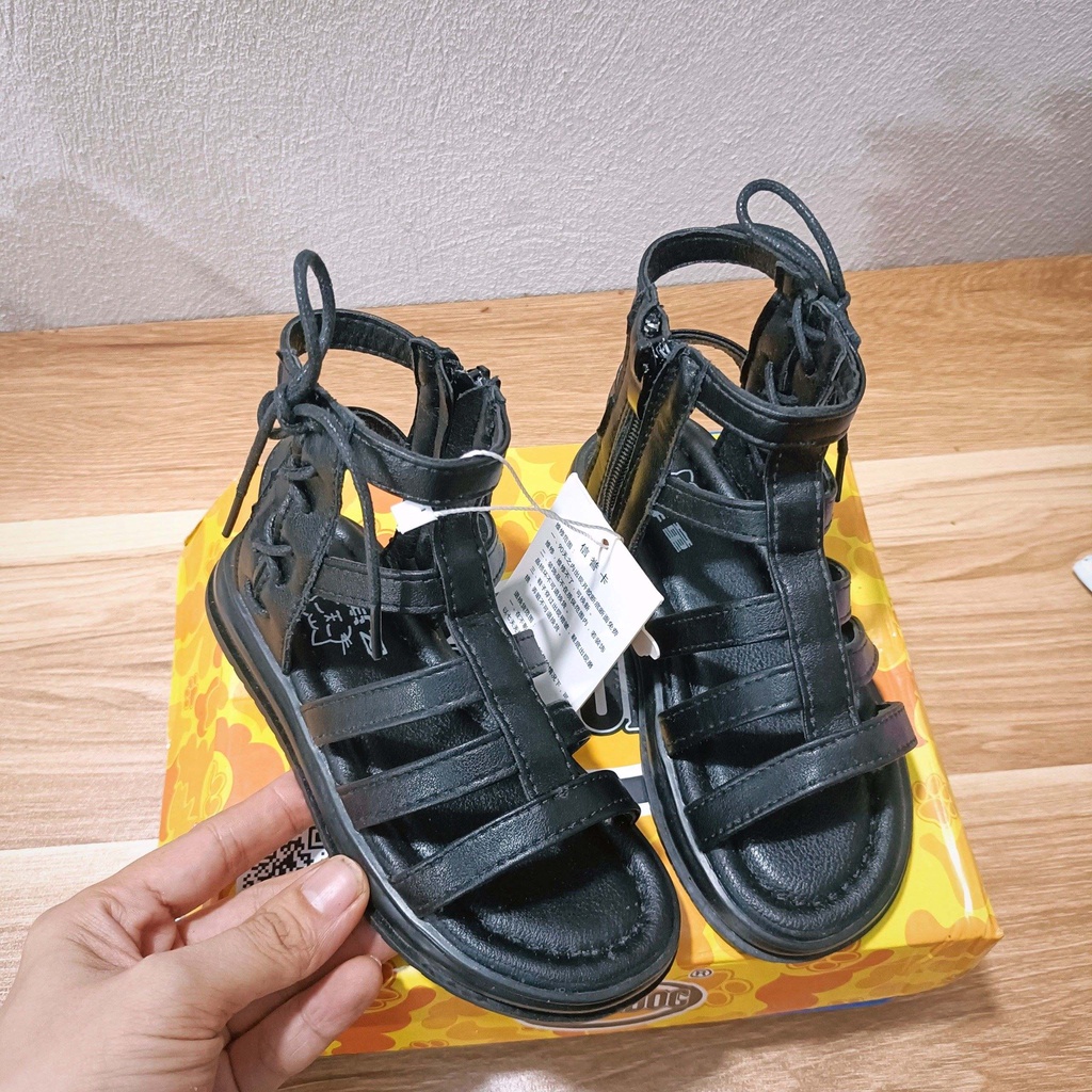 Dép quai hậu cho bé gái -sandal chiến binh cho bé đế chống trượt trắng đen có khóa kéo fullbox 6691 Chip & mom
