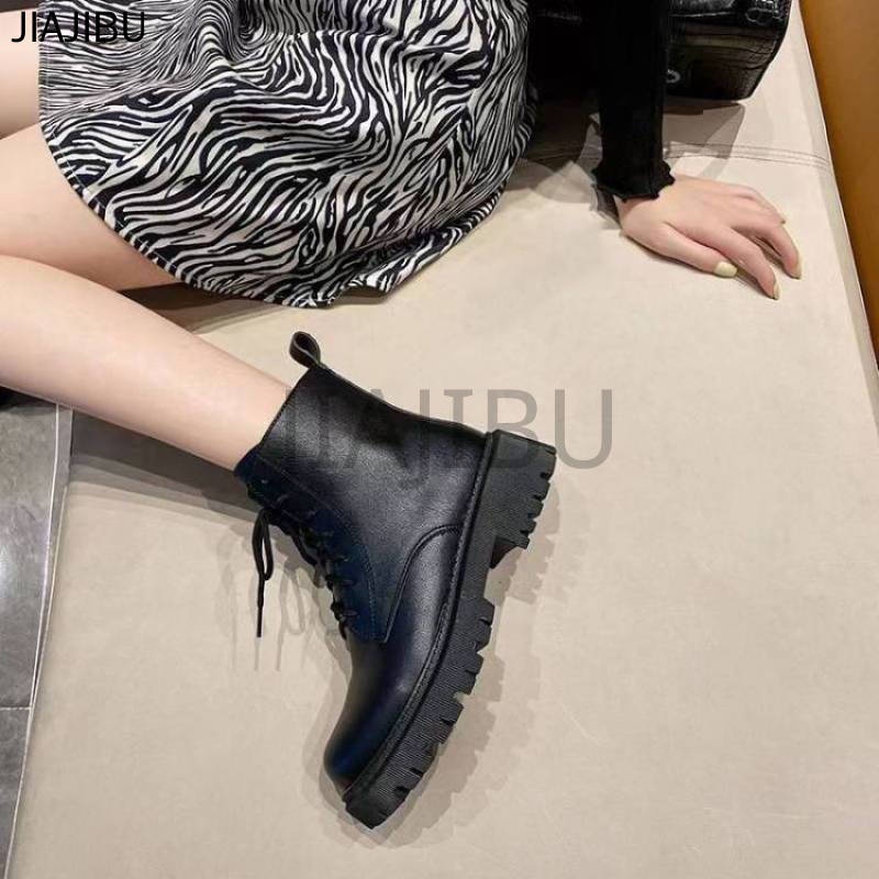 Black Martin Boots Winter Boots Motorcycle Boots Size 35-46 Bốt Martin màu đen phong cách Anh 45 Bốt mùa đông ấm áp 44 Bốt ngắn đế dày thời trang Hàn Quốc 43 Bốt chống trượt xe máy 42 Bốt hiệp sĩ mũi tròn màu đen Bốt Bông Mùa Đông Bốt Thon Gọn Mắt Cá Chân