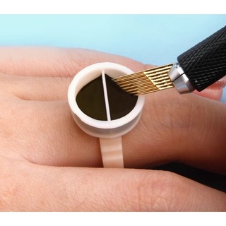 -Chum nhẫn 2 ngăn nhựa CỨNG đeo ngón tay, để được 2 loại mực giúp thợ xăm thuận tiện thao tác làm đẹp cho khách