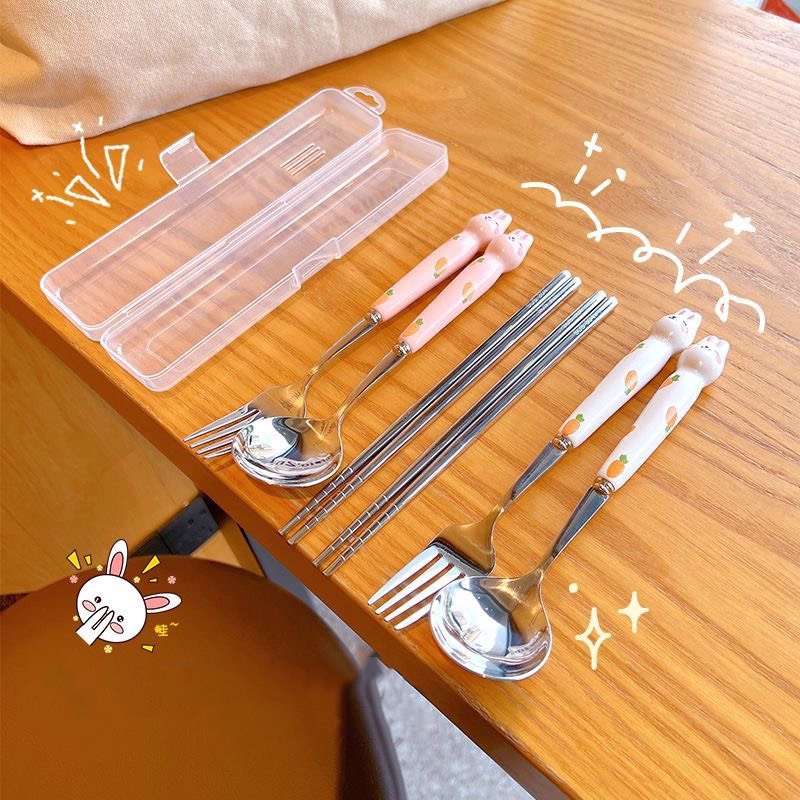 Bộ 3 Món Thìa Đũa Nĩa Inox Hình Thỏ Cà Rốt Cute - Bộ Đồ Ăn Cá Nhân Rabbit Dễ Thương Kèm Hộp Văn Phòng Cho Bé