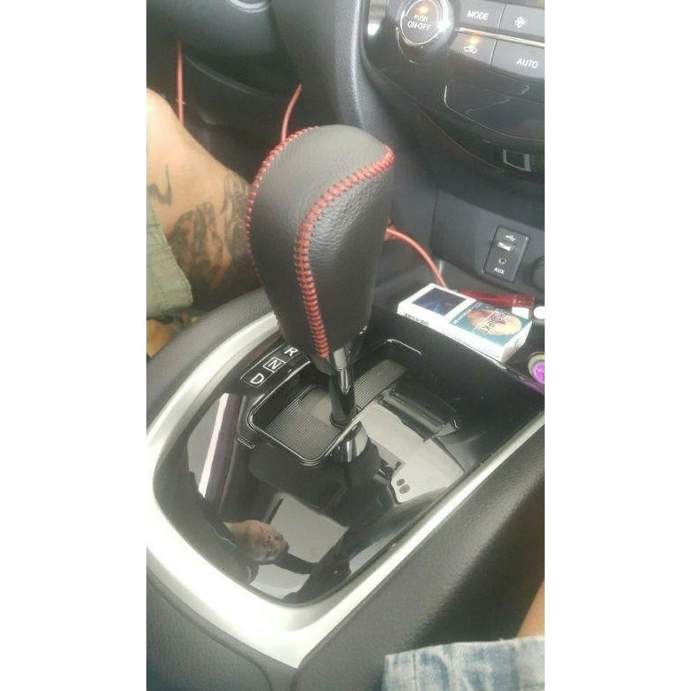 Bao da bọc cần số các đời xe Nissan Navara,Xtrail, Terra (AT) số tự động, da bò thật khâu thủ công