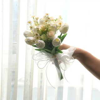 Bó hoa cưới cầm tay cô dâu từ tulip và cúc tana C047 CEVERIA