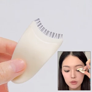 1 Dụng Cụ Bấm Cong Mi Tiện Lợi