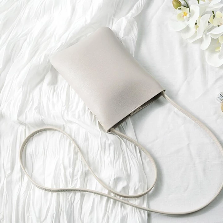 Women's Minimalist Shoulder Bag – Water-Resistant – 6