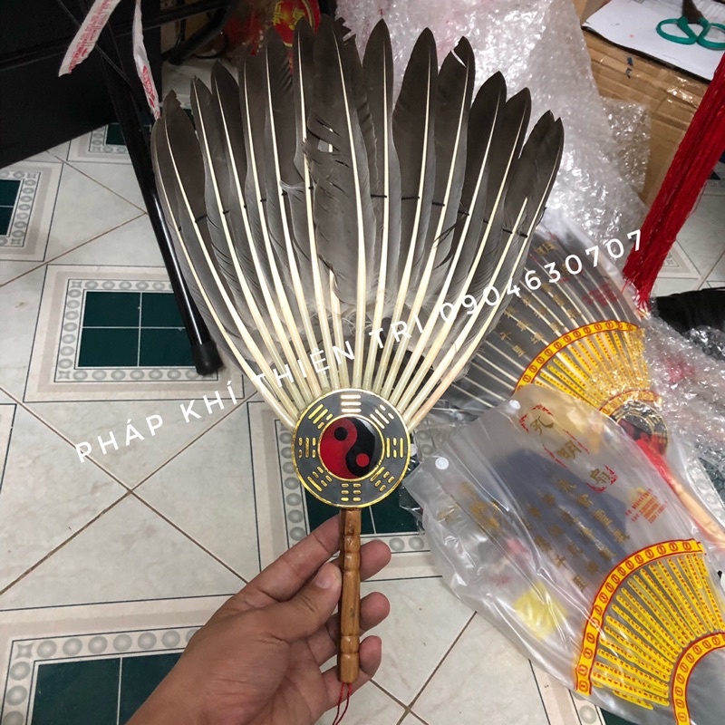 Quạt quân sư, dài 44cm rộng quạt 26cm