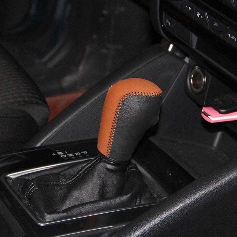 Bọc cần số da Bò xe Mazda 2,3,6, CX5, CX8, BT50 Số Tự Động (AT) có lẫy cò bấm phía trước da bò 100%