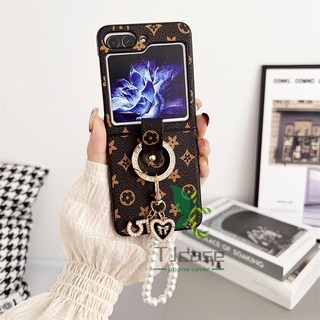 Retro In Hình Vòng Tay Ngọc Trai Bao Da Samsung Galaxy Z Flip 5 Z Flip 6 Z Flip 7 Kim Cương Vòng Kim Loại Vỏ Trái Tim Chữ Cái Vỏ Cứng