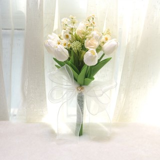 Bó hoa cưới cầm tay cô dâu từ tulip và cúc tana C047 CEVERIA