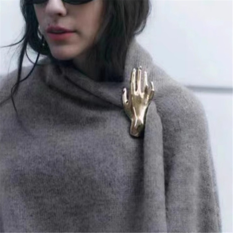 Trâm cài áo punk dạng lapel pin dành cho nữ