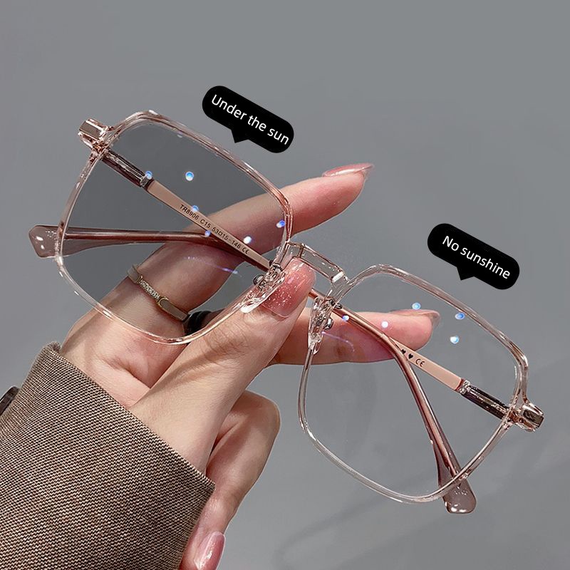 Kính Cận Thị Đổi Màu Sắc Siêu Nhẹ, Phong Cách Thời Trang Với Màu Nâu Lạnh Và Khung Trong Suốt Mỏng