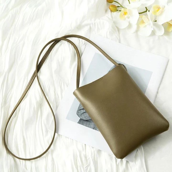 Women's Minimalist Shoulder Bag – Water-Resistant – 3