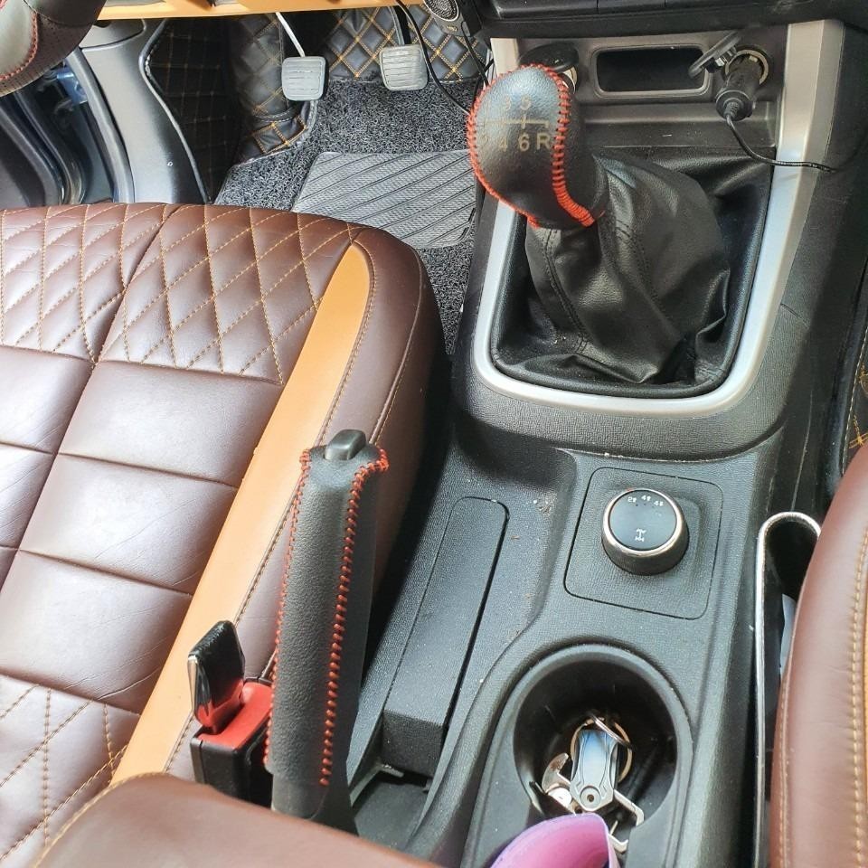 Bọc Cần Số, Tay Phanh xe CHEVROLET COLORADO, TRAILBLAZER Số Sàn da bò nhập khẩu, khâu thủ công