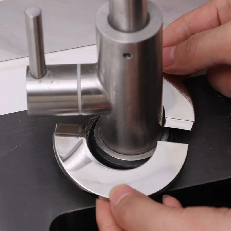 Vỏ Bọc Ống Nước Bằng Thép Không Gỉ Mạ Chrome Tự Dính Tiện Dụng