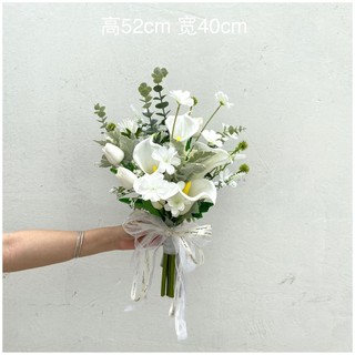 Bó hoa cưới cầm tay cô dâu màu trắng phong cách vintage tự do CEVERIA