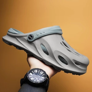 Dép Sandal Đục Lỗ Thoáng Khí Chống Trượt Kiểu Dáng Thể Thao Đơn Giản Cho Nam
