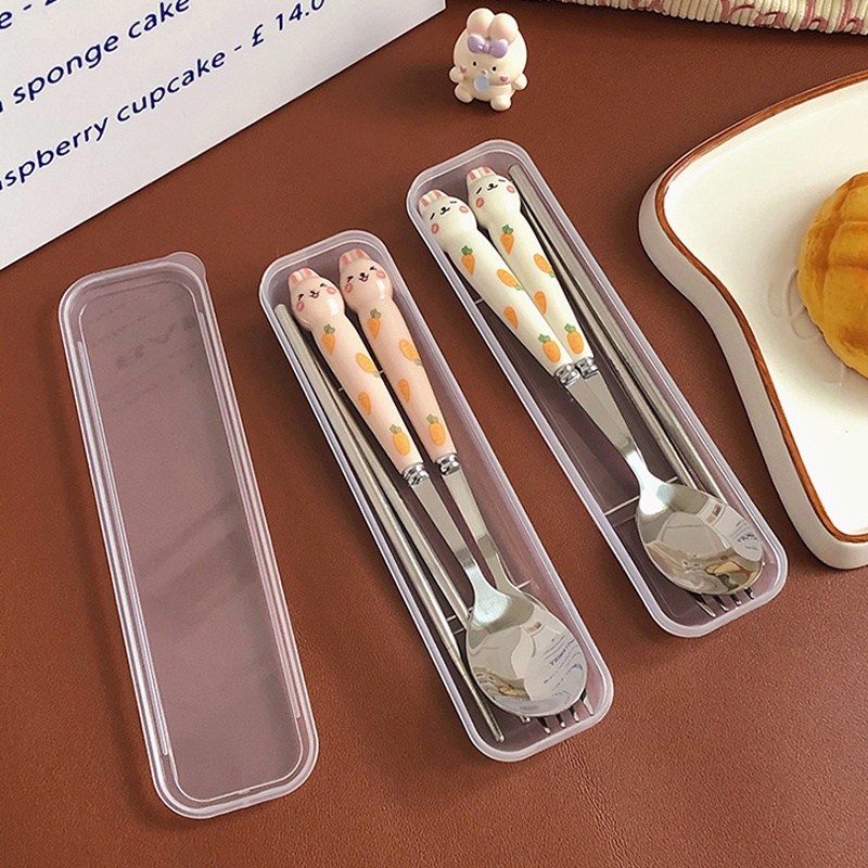 Bộ 3 Món Thìa Đũa Nĩa Inox Hình Thỏ Cà Rốt Cute - Bộ Đồ Ăn Cá Nhân Rabbit Dễ Thương Kèm Hộp Văn Phòng Cho Bé