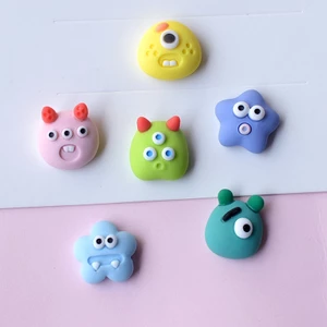 Khóa giày lỗ quái vật nhỏ dễ thương Khóa giày Busch Khóa giày Khóa giày Lỗ hoa Khóa giày Zhibixing crocs Khóa giày Nhãn dán tủ lạnh Phụ kiện Vỏ điện thoại Mũ đội đầu Bông tai Chất liệu Trang trí xe hơi Phụ kiện DIY vui nhộn Khóa giày có thể tháo rời ins G