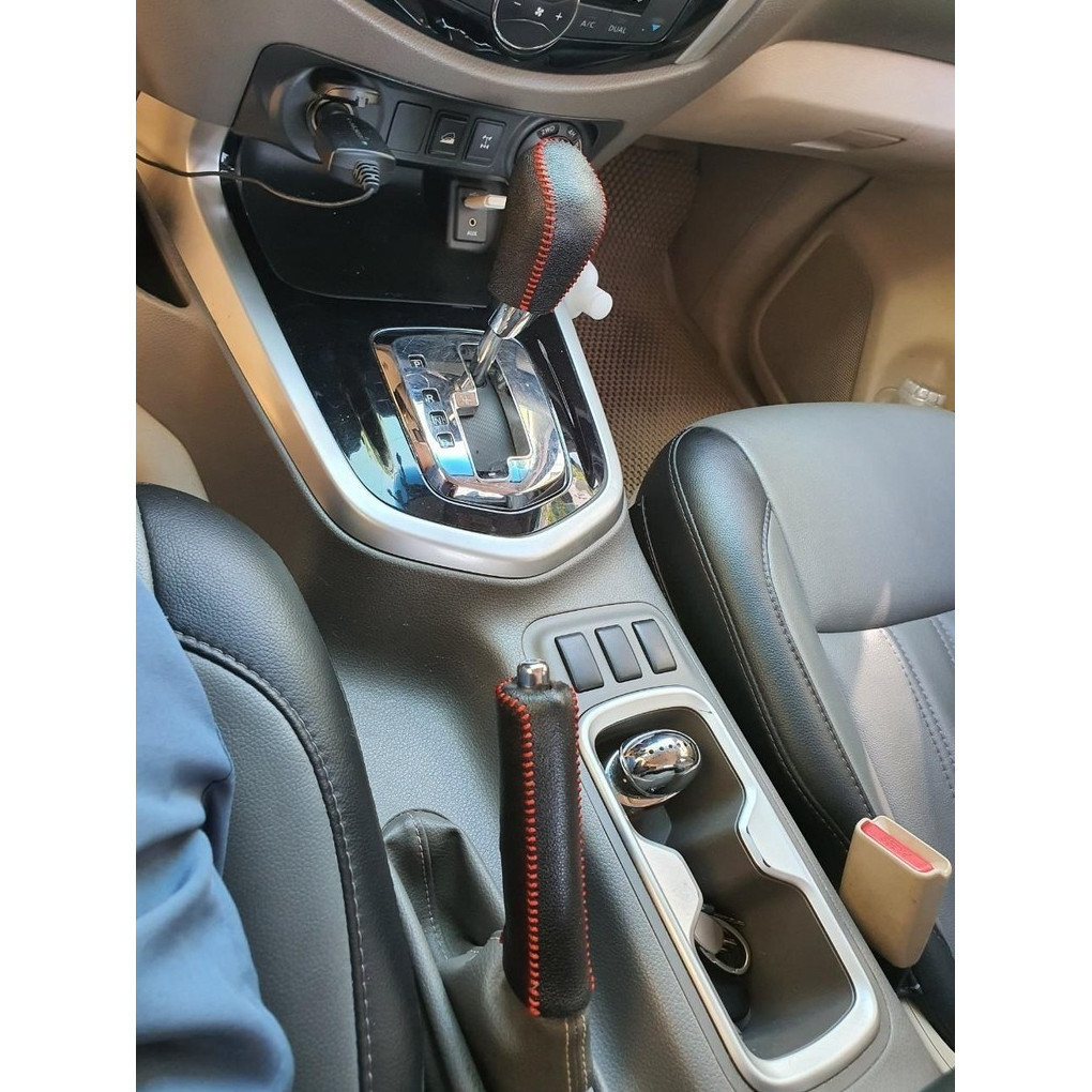 Bao da bọc cần số các đời xe Nissan Navara,Xtrail, Terra (AT) số tự động, da bò thật khâu thủ công