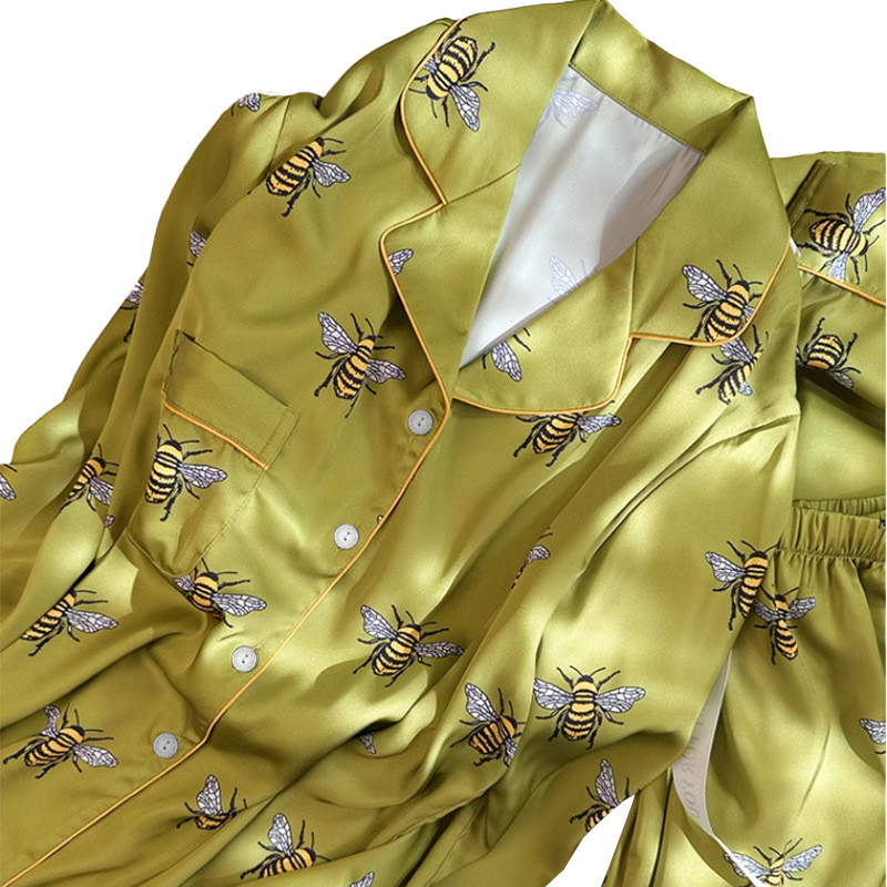 Ánh Sáng Sang Trọng Phong Cách Mới Ong Nhỏ Minh Họa Bộ Đồ Ngủ Nữ Xuân Hè Phong Cách Dài Tay Ice Silk Quà Tặng Bộ Đồ Hai Mảnh Real S