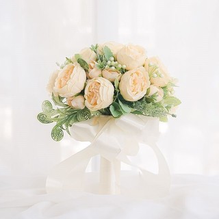 Bó hoa cầm tay cô dâu từ hoa lụa phong cách Hàn Quốc trẻ trung. Ceveria