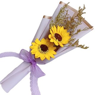 Bó hoa hướng dương 2 bông kèm sao tím tone tím cực kỳ lãng mạn phù hợp làm quà tặng thầy cô, bạn bè